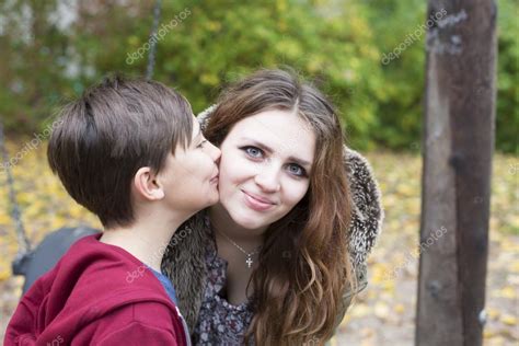 naked teenagers kissing